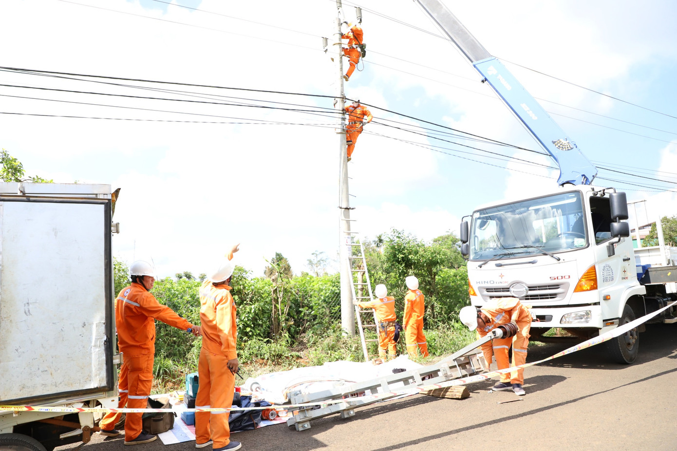 PC Đắk Nông không ngừng đầu tư, hoàn thiện nâng cấp lưới điện để phục vụ khách hàng