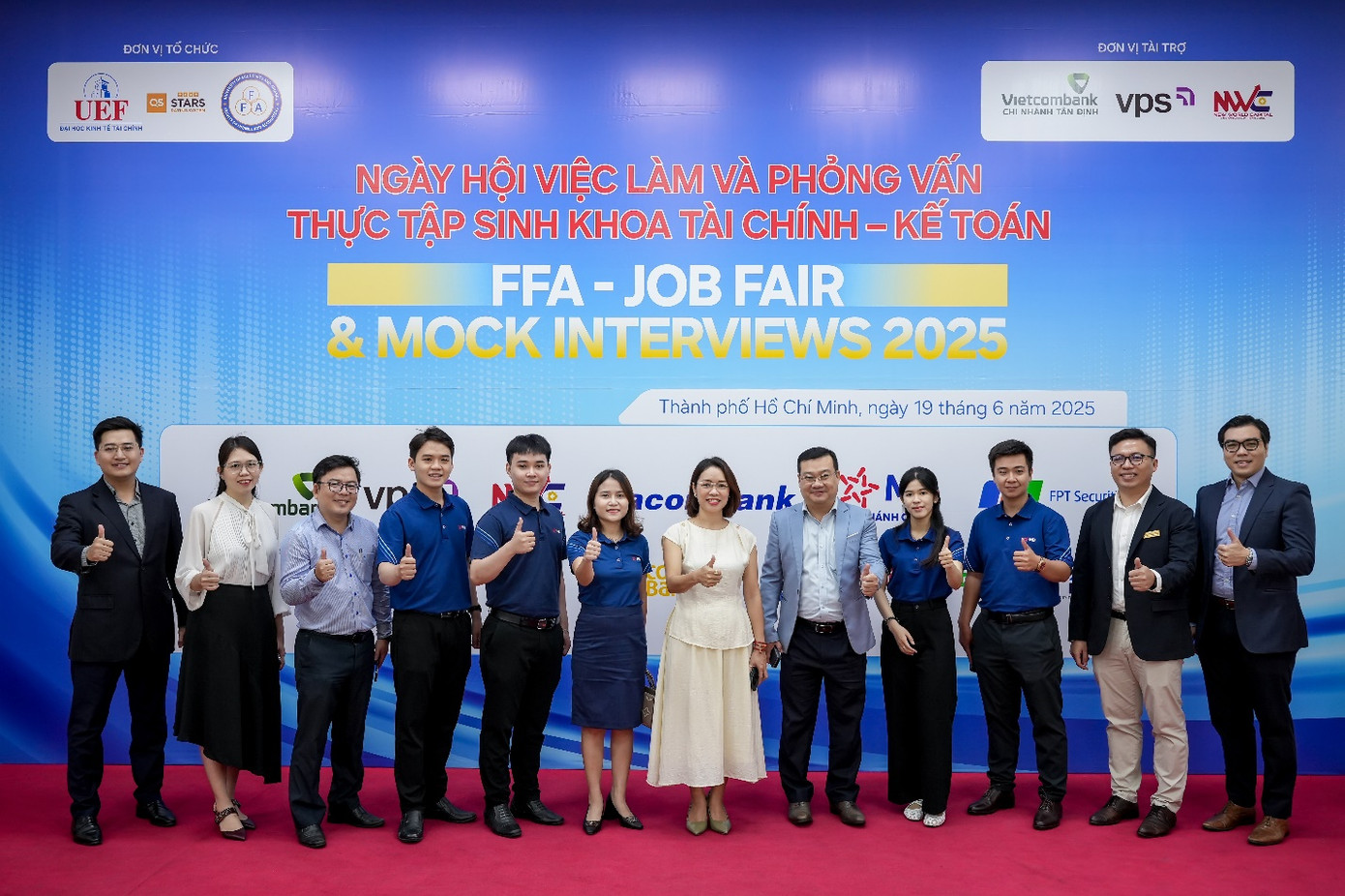 Hai chương trình ngành Ngôn ngữ Anh và Tài chính - Ngân hàng đạt tiêu chuẩn kiểm định FIBAA