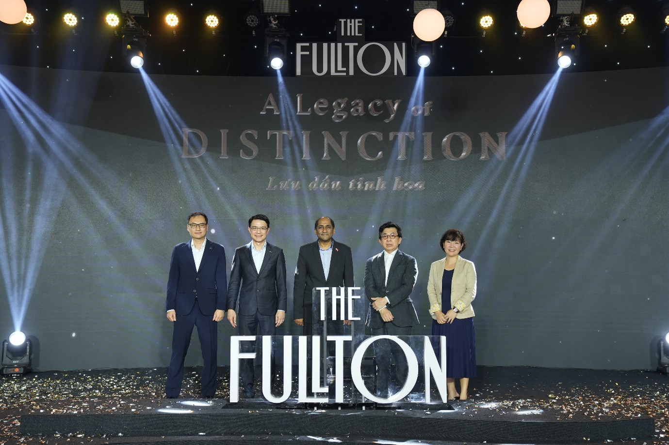 Khoảnh khắc khởi công dự án The Fullton, với sự hiện diện của Ngài Jaya Ratnam, Đại sứ Singapore tại Việt Nam (giữa), ông Tan Wee Hsien, CEO, CapitaLand Development Việt Nam và Quốc tế (thứ hai từ trái qua), ông Marc Boey, Giám đốc Điều hành Far East Organization (thứ hai từ phải qua), bà Christina Goh, Giám đốc phát triển dự án và quản lý tài sản, Far East Organization (thứ nhất từ phải qua) và ông Alwin Low, Tổng Giám đốc khu vực phía Bắc của CapitaLand Development (Việt Nam) (thứ nhất từ trái qua)