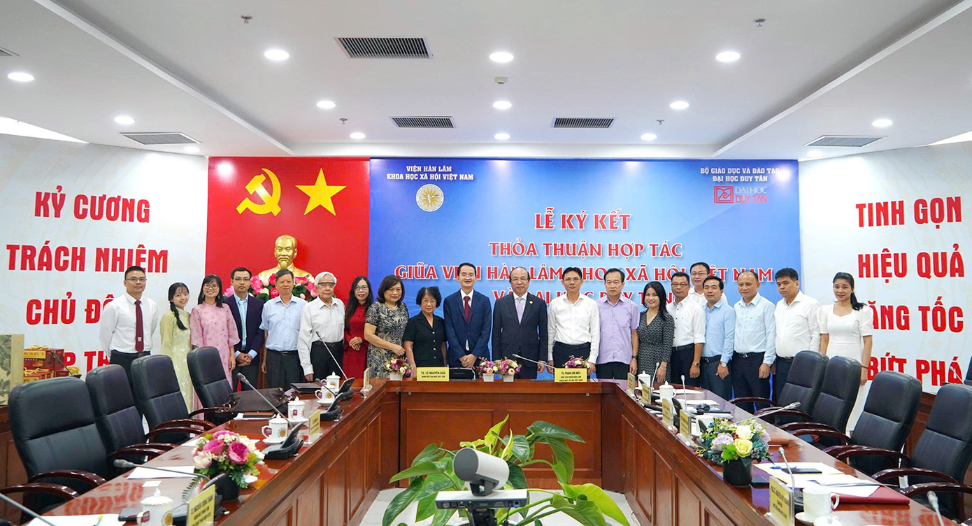 Hai đơn vị cùng chụp ảnh lưu niệm tại Lễ Ký kết Hợp tác