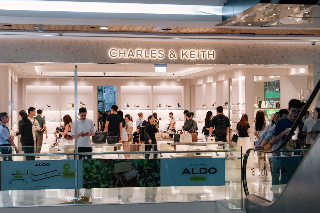 Các cửa hàng phụ kiện hút khách với loạt ưu đãi đến 60% dịp Vincom Red Sale 2025 Các cửa hàng phụ kiện hút khách với loạt ưu đãi đến 60% dịp Vincom Red Sale 2025