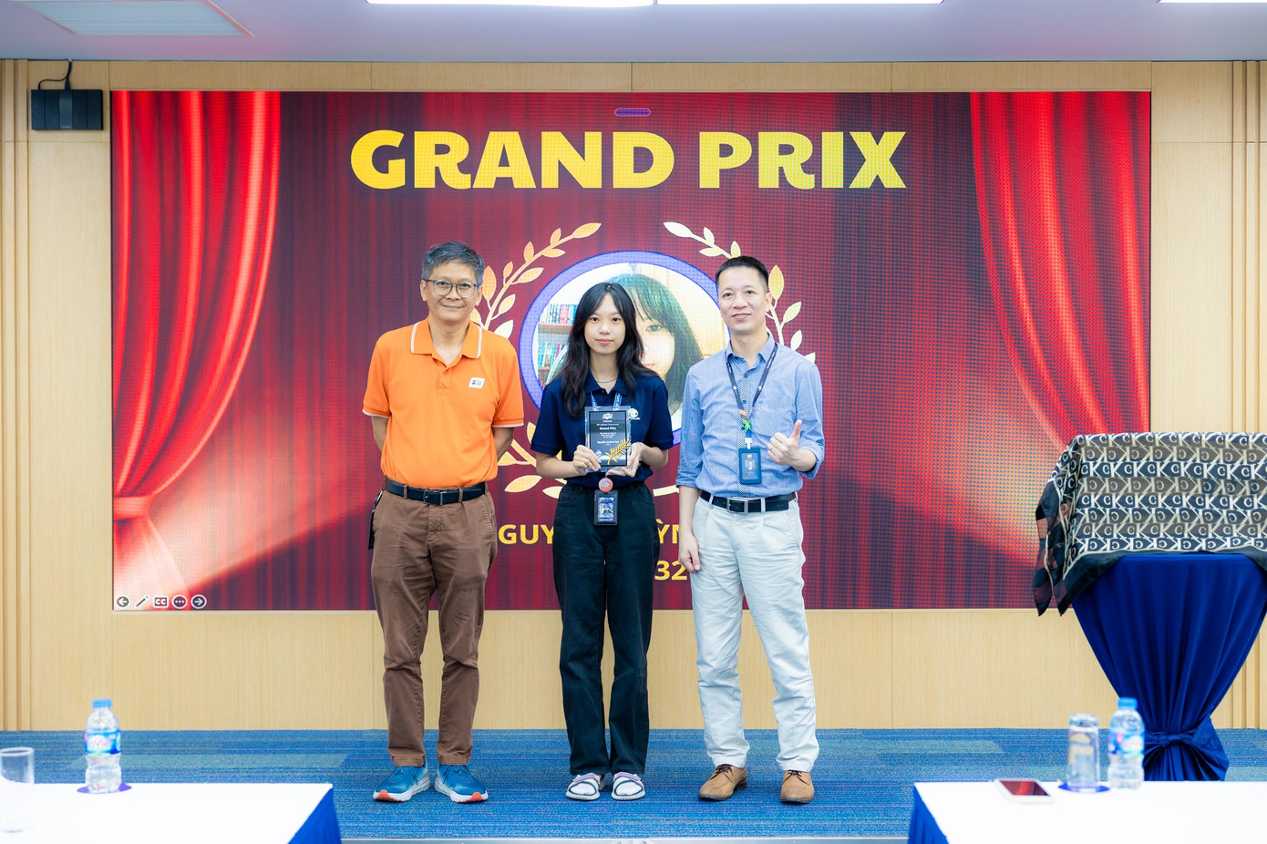 Nguyễn Quỳnh Mai nhận giải học viên xuất sắc nhất năm học 2023 - 2024 của FCT