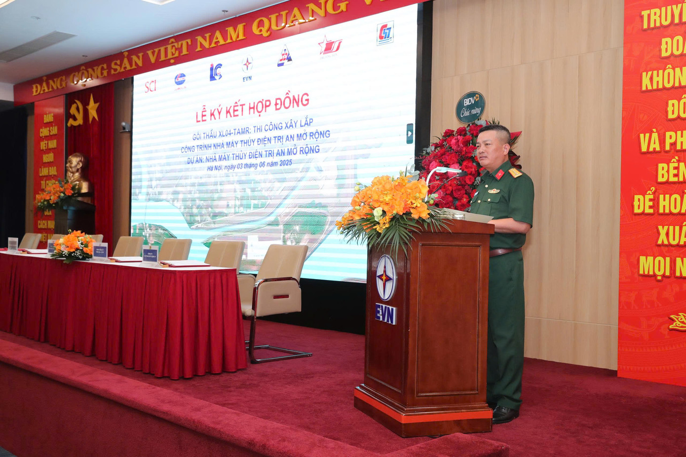 Đại tá Tăng Văn Chi, Tổng giám đốc Tổng công ty Xây dựng Lũng Lô phát biểu tại lễ ký kết