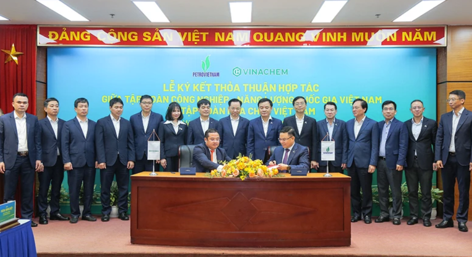 Petrovietnam và Vinachem ký hợp tác toàn diện ngày 16/4/2025, nhằm tận dụng thế mạnh riêng mỗi bên và tạo hiệu ứng cộng hưởng, nâng cao hiệu quả hoạt động sản xuất kinh doanh
