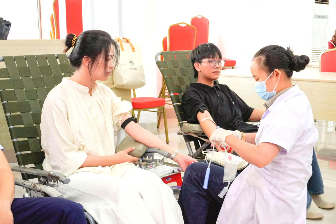 Hơn 500 cán bộ, giảng viên, nhân viên, đoàn viên thanh niên đăng ký tham gia hiến máu