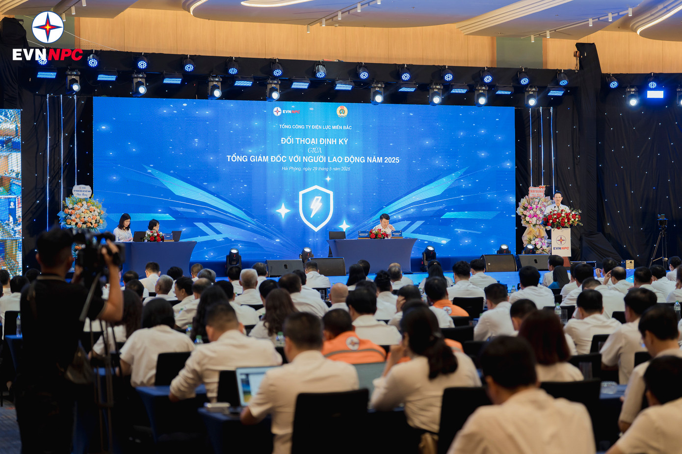 Toàn cảnh Hội nghị đối thoại với người lao động năm 2025 của EVNNPC Toàn cảnh Hội nghị đối thoại với người lao động năm 2025 của EVNNPC
