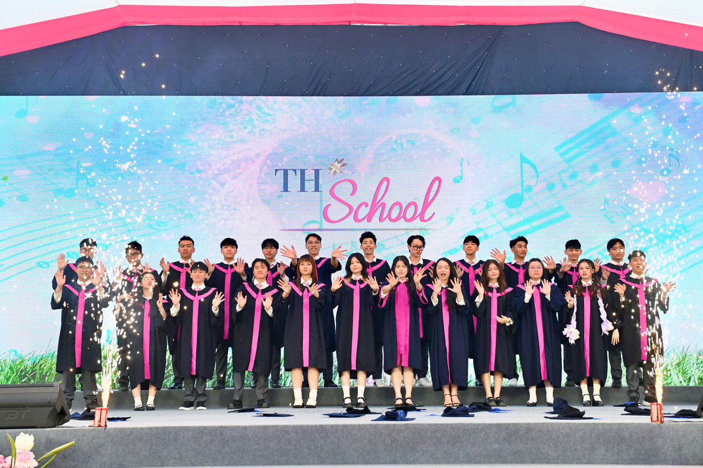 Lễ tốt nghiệp năm học 2024 – 2025 tại TH School Vinh đánh dấu thời khắc trưởng thành của thế hệ học sinh đầu tiên