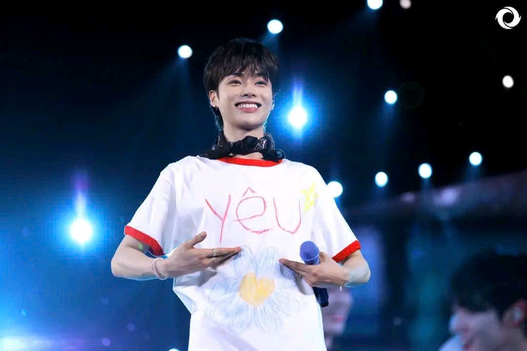 Hanbin trong concert T-OUR: TEMPEST Voyage tại Việt Nam