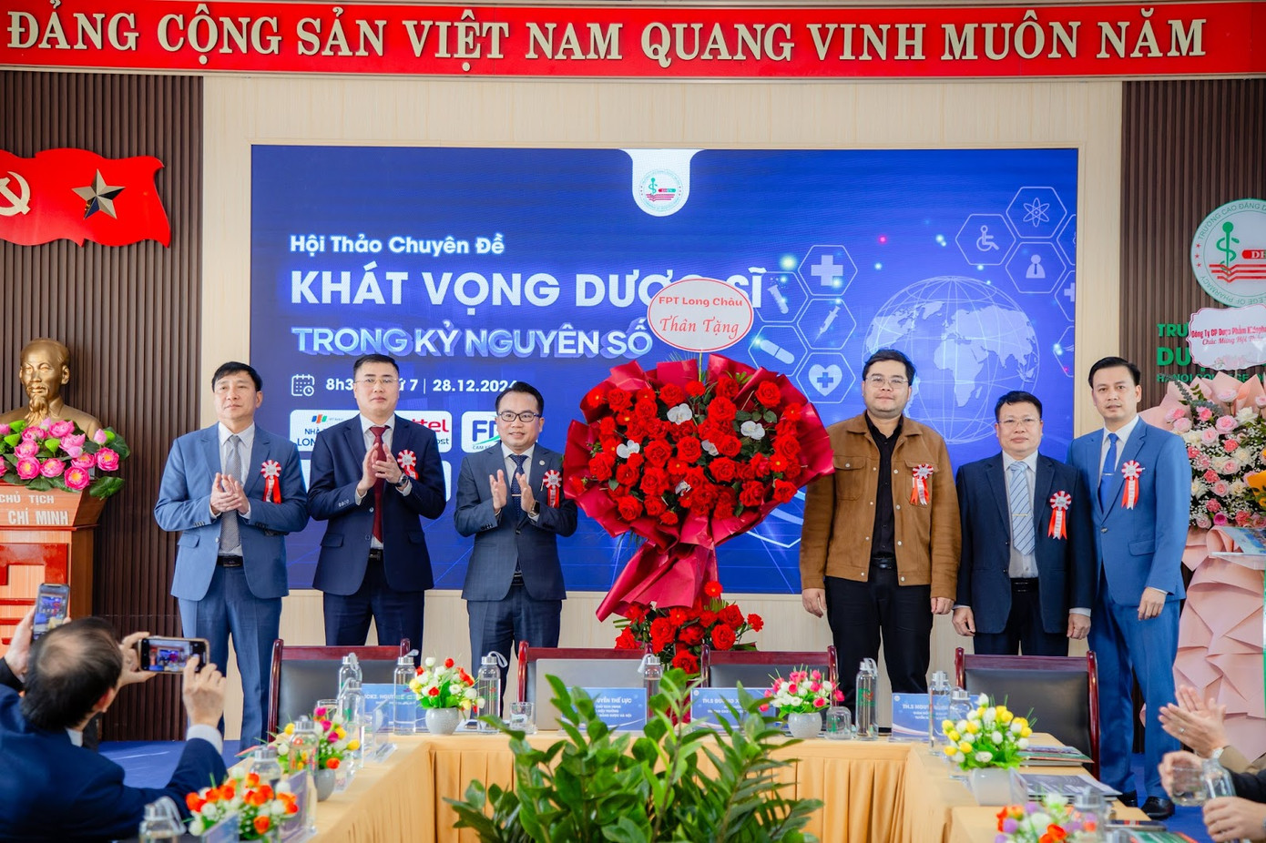 Trường Cao đẳng Dược Hà Nội tổ chức Hội thảo “Khát vọng Dược sĩ” kết nối doanh nghiệp Trường Cao đẳng Dược Hà Nội tổ chức Hội thảo “Khát vọng Dược sĩ” kết nối doanh nghiệp