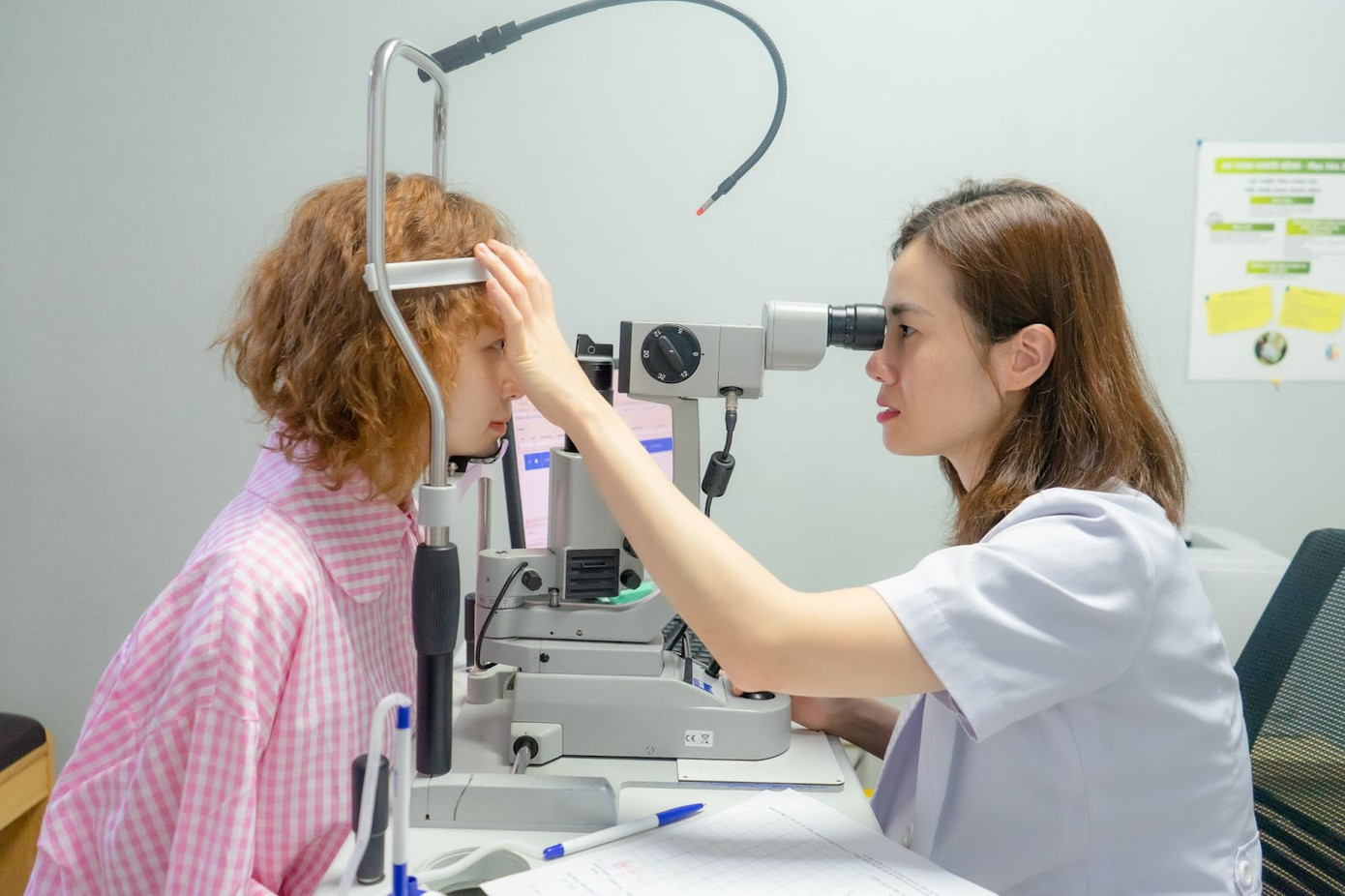 Với kinh nghiệm phẫu thuật điều trị tật khúc xạ hơn 20 năm, các bác sĩ tại DND sẽ đưa ra cho bệnh nhân phác đồ điều trị phù hợp, đảm bảo an toàn tối ưu. Với kinh nghiệm phẫu thuật điều trị tật khúc xạ hơn 20 năm, các bác sĩ tại DND sẽ đưa ra cho bệnh nhân phác đồ điều trị phù hợp, đảm bảo an toàn tối ưu.