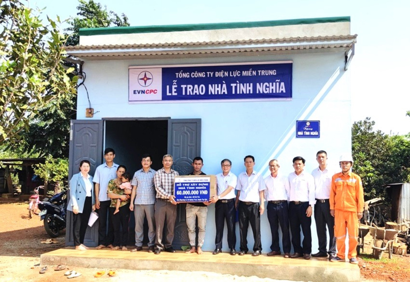 PC Đắk Nông trao nhà tình nghĩa cho các hộ nghèo trên địa bàn tỉnh