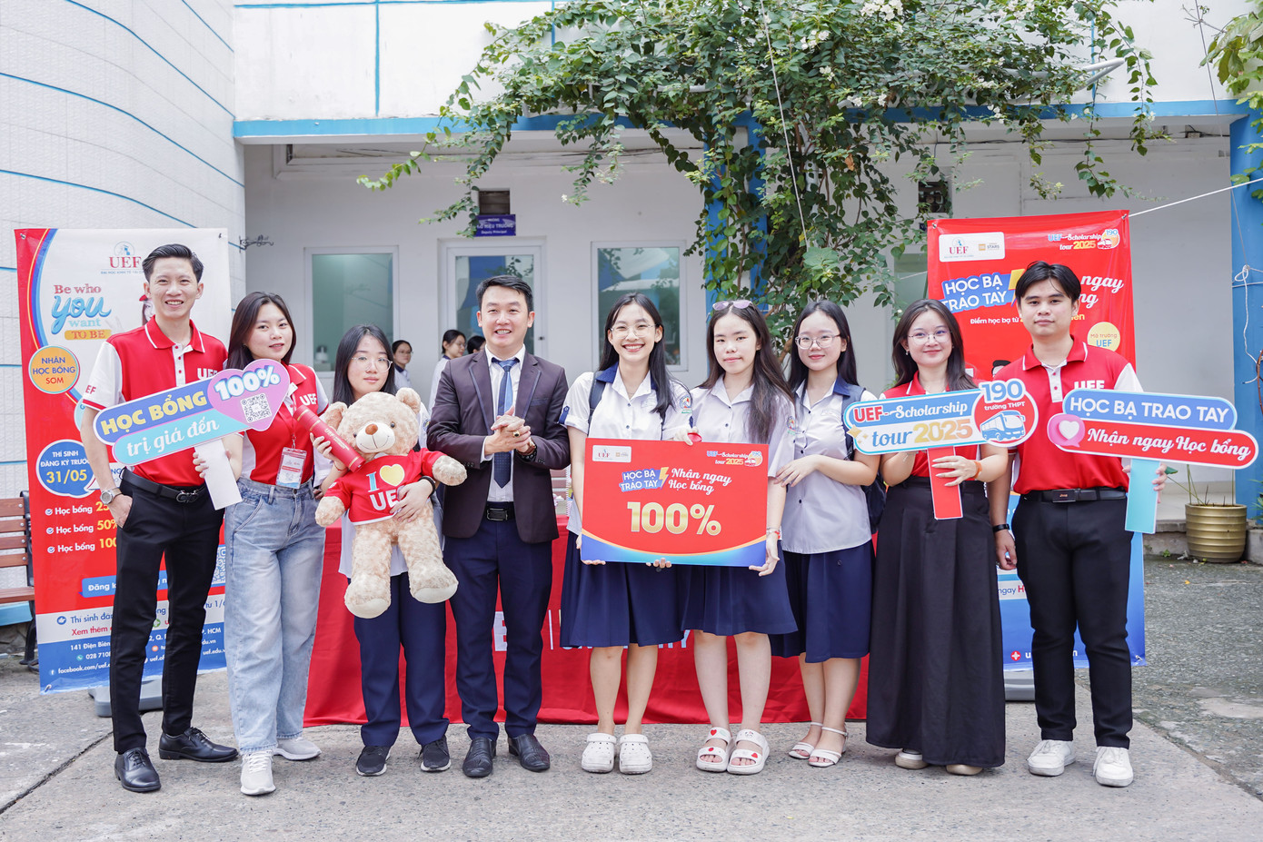 Phương thức này vừa giúp giảm áp lực thi cử vừa mang lại những suất học bổng giá trị