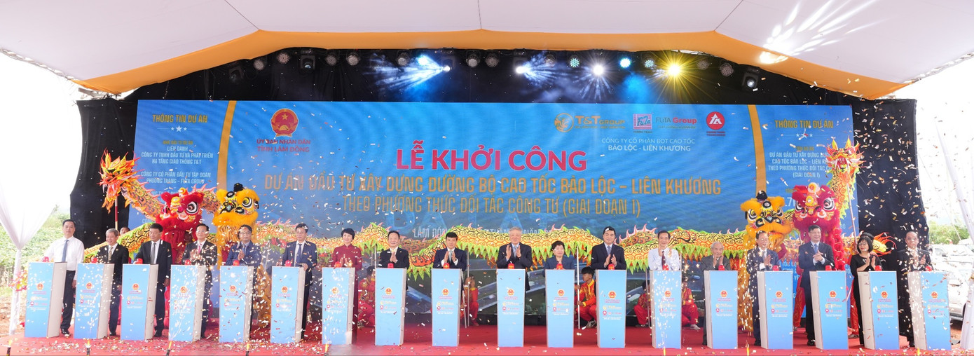 Phó Thủ tướng Thường trực Nguyễn Hoà Bình và các đại biểu thực hiện nghi thức khởi công dự án đầu tư xây dựng cao tốc Bảo Lộc – Liên Khương Phó Thủ tướng Thường trực Nguyễn Hoà Bình và các đại biểu thực hiện nghi thức khởi công dự án đầu tư xây dựng cao tốc Bảo Lộc – Liên Khương