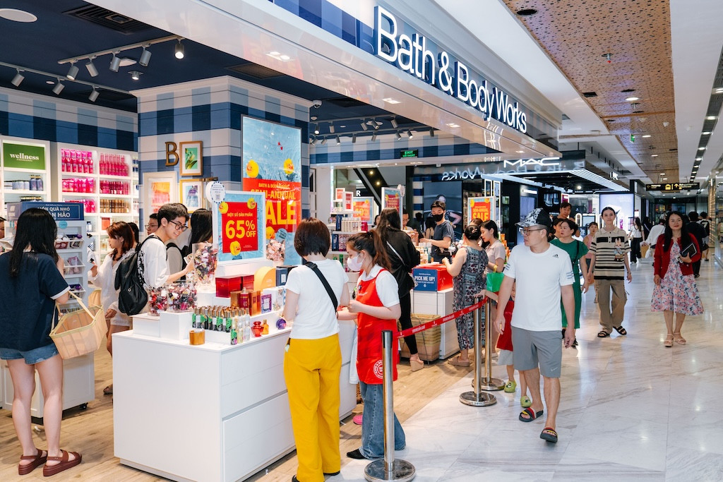 Các quý cô nhanh chóng tậu ngay những bộ mỹ phẩm xịn sò với giá siêu hời Các quý cô nhanh chóng tậu ngay những bộ mỹ phẩm xịn sò với giá siêu hời