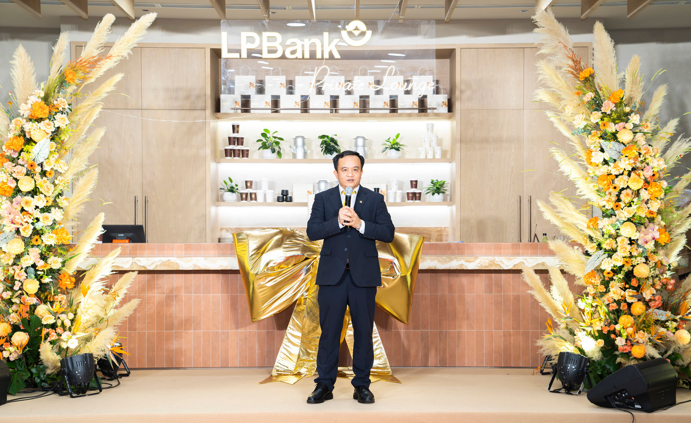 Ông Đặng Công Hoàn - Phó Tổng Giám đốc kiêm Giám đốc Ngân hàng Bán lẻ LPBank phát biểu tại sự kiện