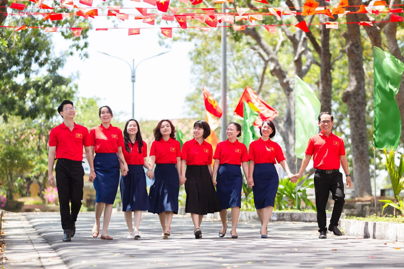 Chiến dịch “Mỗi người dân Việt Nam cùng khoác lên mình chiếc áo HCM57 - Tôi yêu Việt Nam từ 6h57 đến 8h57 vào các ngày 30/4, 8/6 và 2/9 hằng năm” do Công ty TNHH HCM57 Technology phát động trên quy mô toàn cầu từ ngày 25/4/2025. Với mục tiêu đạt được hơn 100 triệu người mặc, chiến dịch kỳ vọng sẽ lan tỏa ý nghĩa của tình yêu đất nước, niềm tự hào dân tộc và khẳng định chủ quyền trong từng hơi thở Việt Nam qua mốc thời gian đầy ý nghĩa là 6h57 – 8h57 vào ngày 30/4, 8/6 và 2/9 hằng năm.