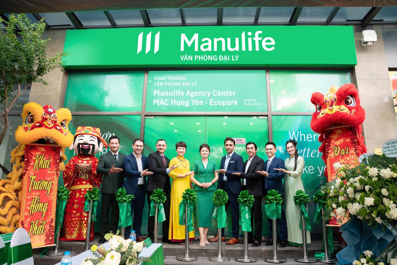 Đại diện lãnh đạo Manulife Việt Nam cắt băng khai trương văn phòng đại lý MAC Hưng Yên – Ecopark. Ảnh: Anh Huy Đại diện lãnh đạo Manulife Việt Nam cắt băng khai trương văn phòng đại lý MAC Hưng Yên – Ecopark. Ảnh: Anh Huy