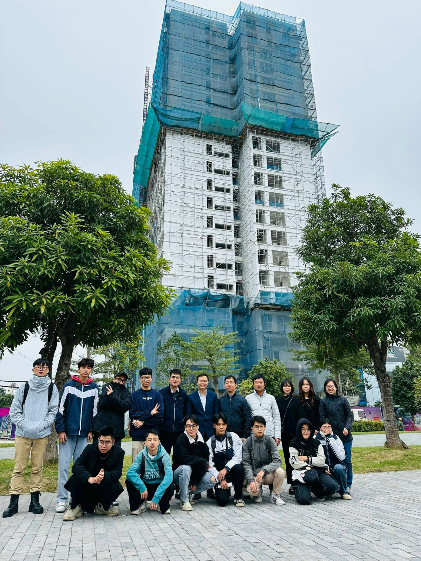 Giảng viên và sinh viên tham quan học tập chuyên môn tại công trình thuộc khu Đô thị Khai Sơn - quận Long Biên - TP Hà Nội Nguồn: bộ môn công nghệ cơ điện Giảng viên và sinh viên tham quan học tập chuyên môn tại công trình thuộc khu Đô thị Khai Sơn - quận Long Biên - TP Hà Nội Nguồn: bộ môn công nghệ cơ điện