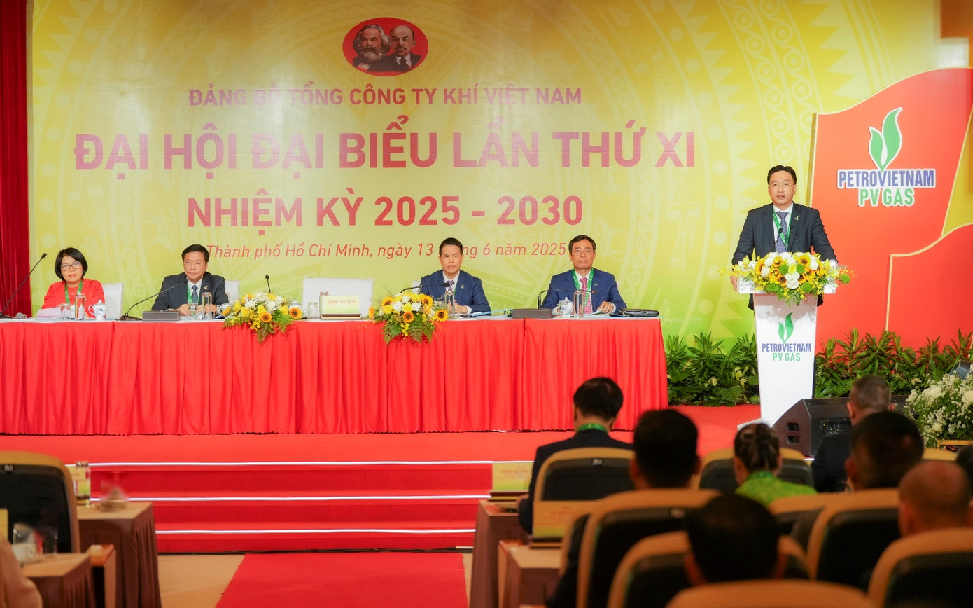 Đồng chí Nguyễn Thanh Bình - Ủy viên BCH Đảng bộ Petrovietnam, Bí thư Đảng ủy, Chủ tịch HĐQT PV GAS phát biểu khai mạc Đại hội