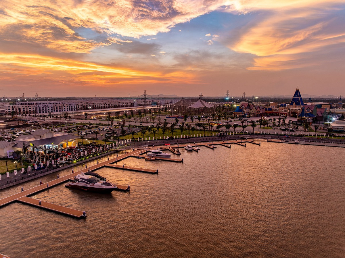 Bến du thuyền cao cấp là đại diện cho hệ thống đường thủy của Vinhomes Royal Island