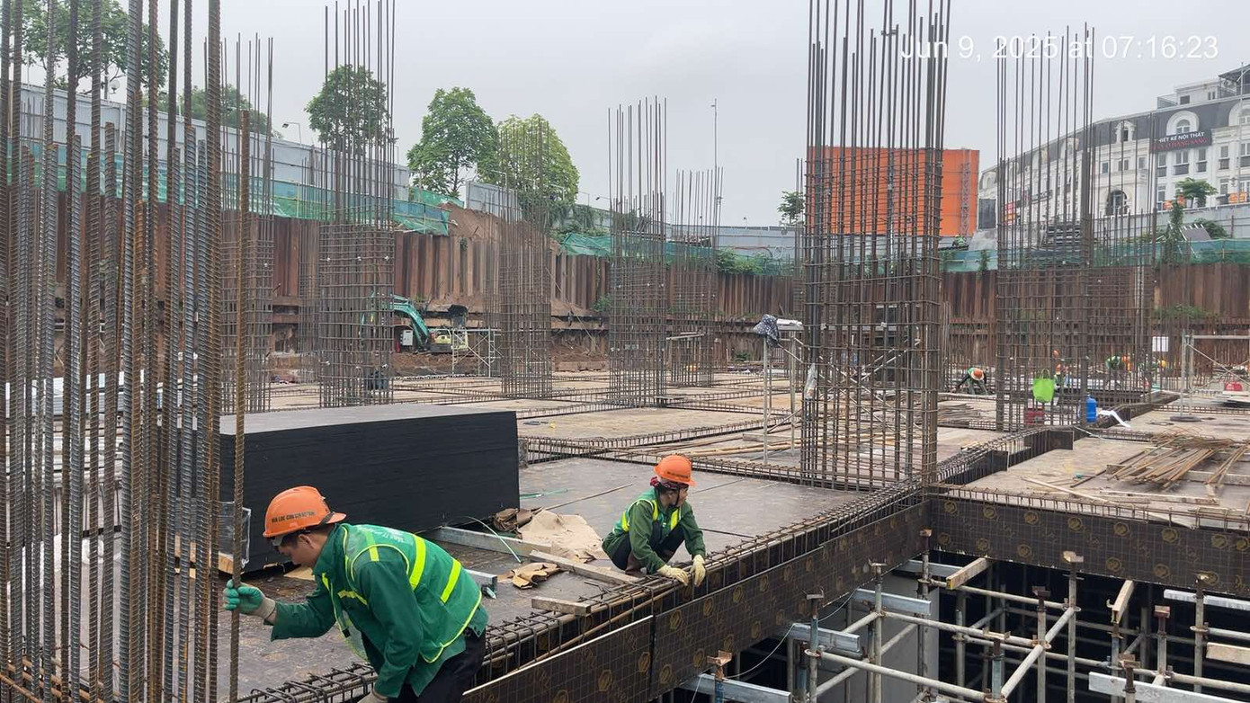 Công trường đang thi công Công trường đang thi công