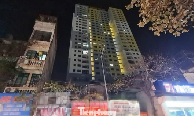 Dự án chung cư Viễn Đông Star số 1 Giáp Nhị, phường Thịnh Liệt (quận Hoàng Mai, Hà Nội) đưa dân vào ở trái phép 2 năm nay nhưng đến giờ vẫn chưa được cơ quan chức năng nghiệm thu đưa vào sử dụng. Dự án chung cư Viễn Đông Star số 1 Giáp Nhị, phường Thịnh Liệt (quận Hoàng Mai, Hà Nội) đưa dân vào ở trái phép 2 năm nay nhưng đến giờ vẫn chưa được cơ quan chức năng nghiệm thu đưa vào sử dụng.