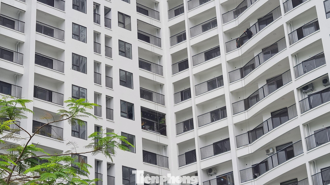 Điều đáng nói, sau khi nhiều khách hàng thanh toán đủ số tiền theo tiến độ để về ở theo cam kết của chủ đầu tư nhưng đến nay đã gần 1 tháng kể từ ngày nhận nhà nhưng dự án vẫn chưa đủ điều kiện để bàn giao cho khách hàng theo quy định.