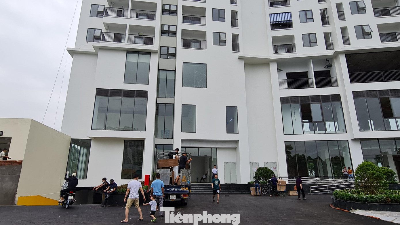 Hoạt động chuyển đồ đạc sinh hoạt gia đình hay đồ làm nội thất diễn ra sôi động tại dự án Tecco Diamond Thanh Trì. Hoạt động chuyển đồ đạc sinh hoạt gia đình hay đồ làm nội thất diễn ra sôi động tại dự án Tecco Diamond Thanh Trì.