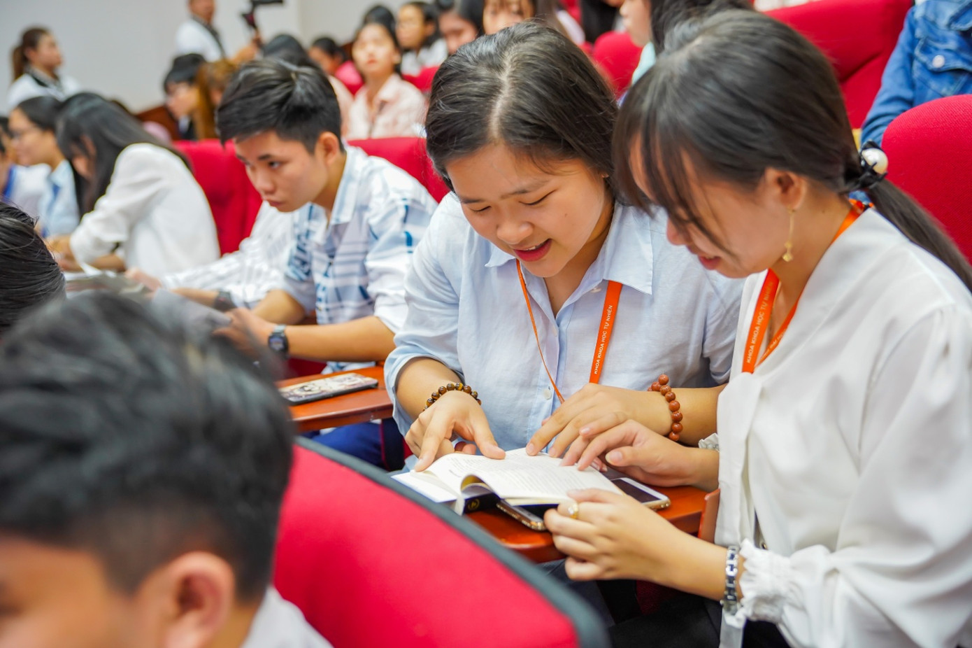 Hoa hậu Giáng My: Một đất nước muốn hùng mạnh phải đi từ tri thức ảnh 5