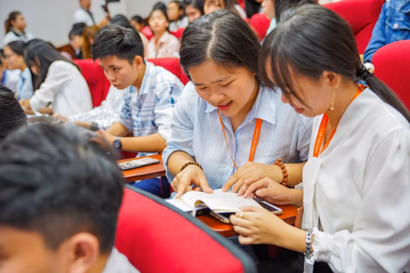 Hoa hậu Giáng My: Một đất nước muốn hùng mạnh phải đi từ tri thức ảnh 5