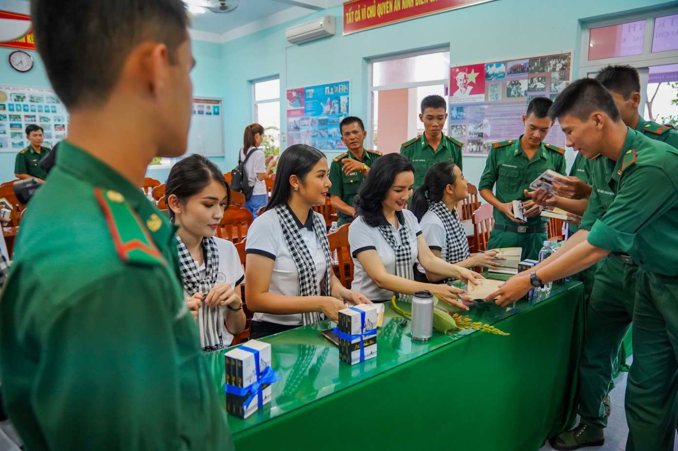 Hoa hậu Giáng My: Một đất nước muốn hùng mạnh phải đi từ tri thức ảnh 7