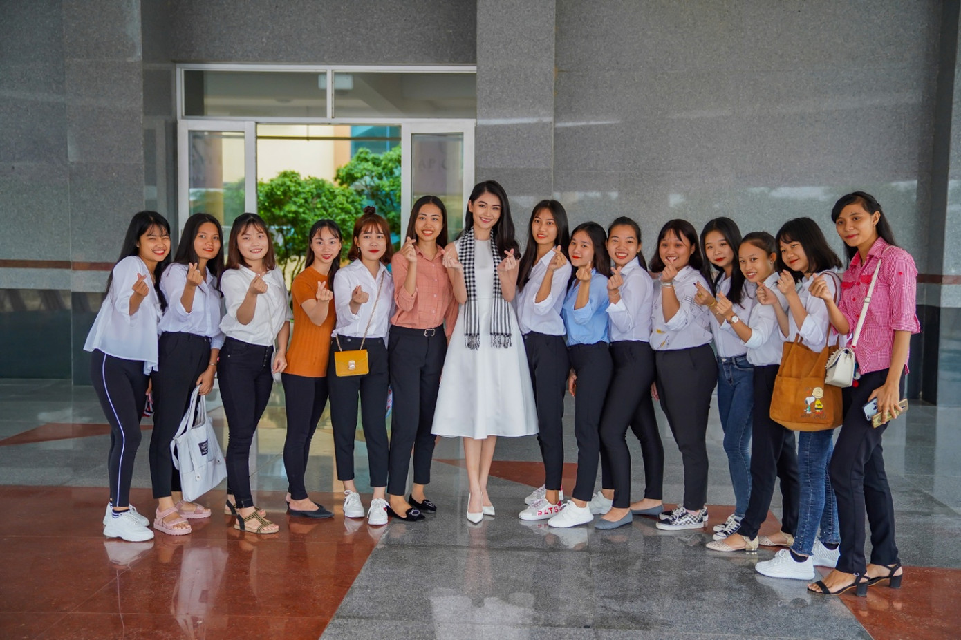 Hoa hậu Giáng My: Một đất nước muốn hùng mạnh phải đi từ tri thức ảnh 3