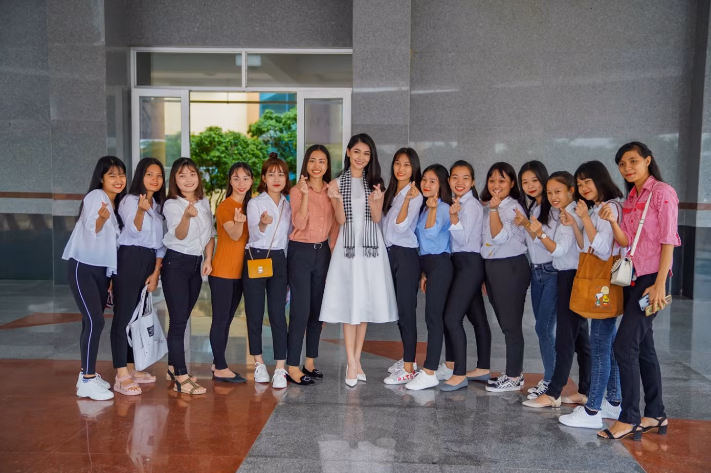 Hoa hậu Giáng My: Một đất nước muốn hùng mạnh phải đi từ tri thức ảnh 3