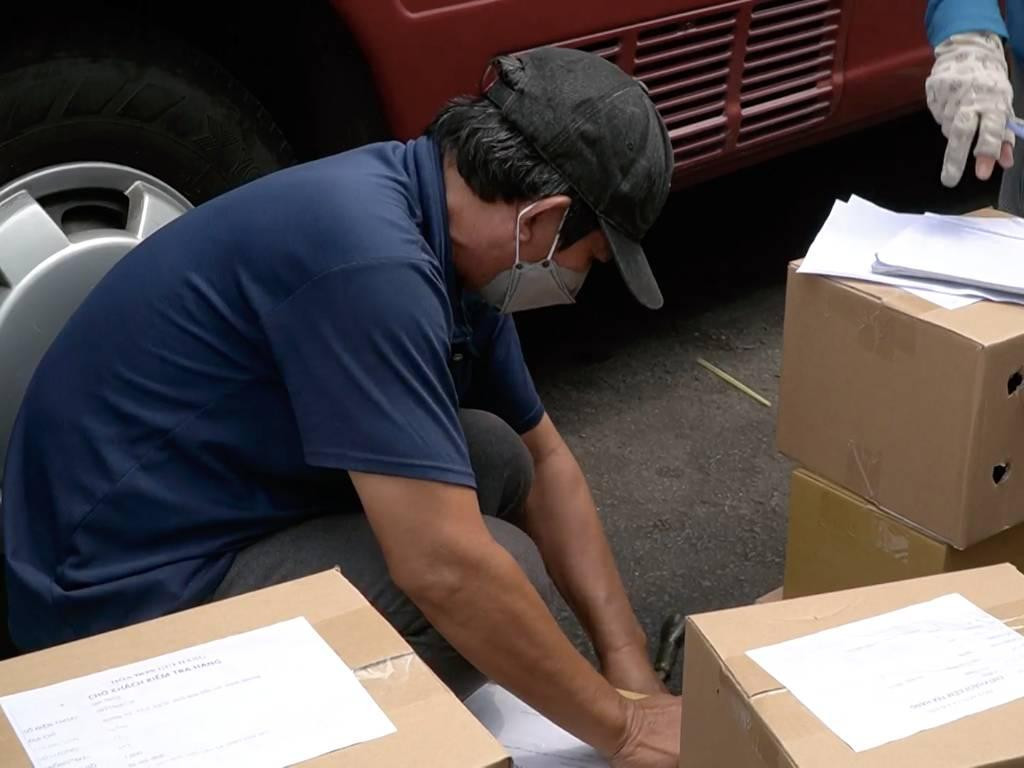 Ông Minh, chủ xe khách tuyến Đồng Nai – TPHCM cho biết, ngày trước một chuyến xe tốn khoảng 700.000 đồng tiền dầu. Trong khi bây giờ giá dầu tăng, nhưng giá vé 56.000 đồng/ chuyến vẫn giữ nguyên.