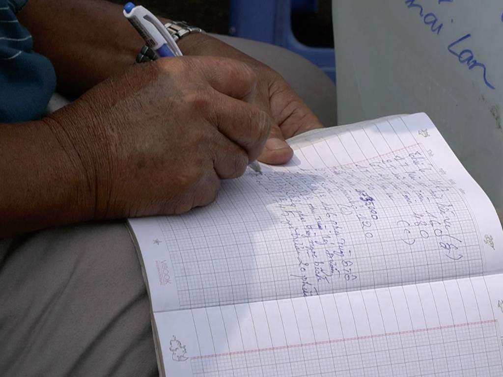 “Giá dầu tăng nhưng không thể tuỳ tiện tăng giá vé vì hợp tác xã đã quy định, hơn nữa nếu mình tăng giá thì khách sẽ chọn nhà xe khác để đi. Lúc đó thì vừa mất khách vừa chịu lỗ. Tôi hy vọng giá xăng dầu sẽ giảm trong thời gian tới để chi phí vận hành mỗi chuyến xe hợp lý hơn”, ông Thuyền tâm sự.