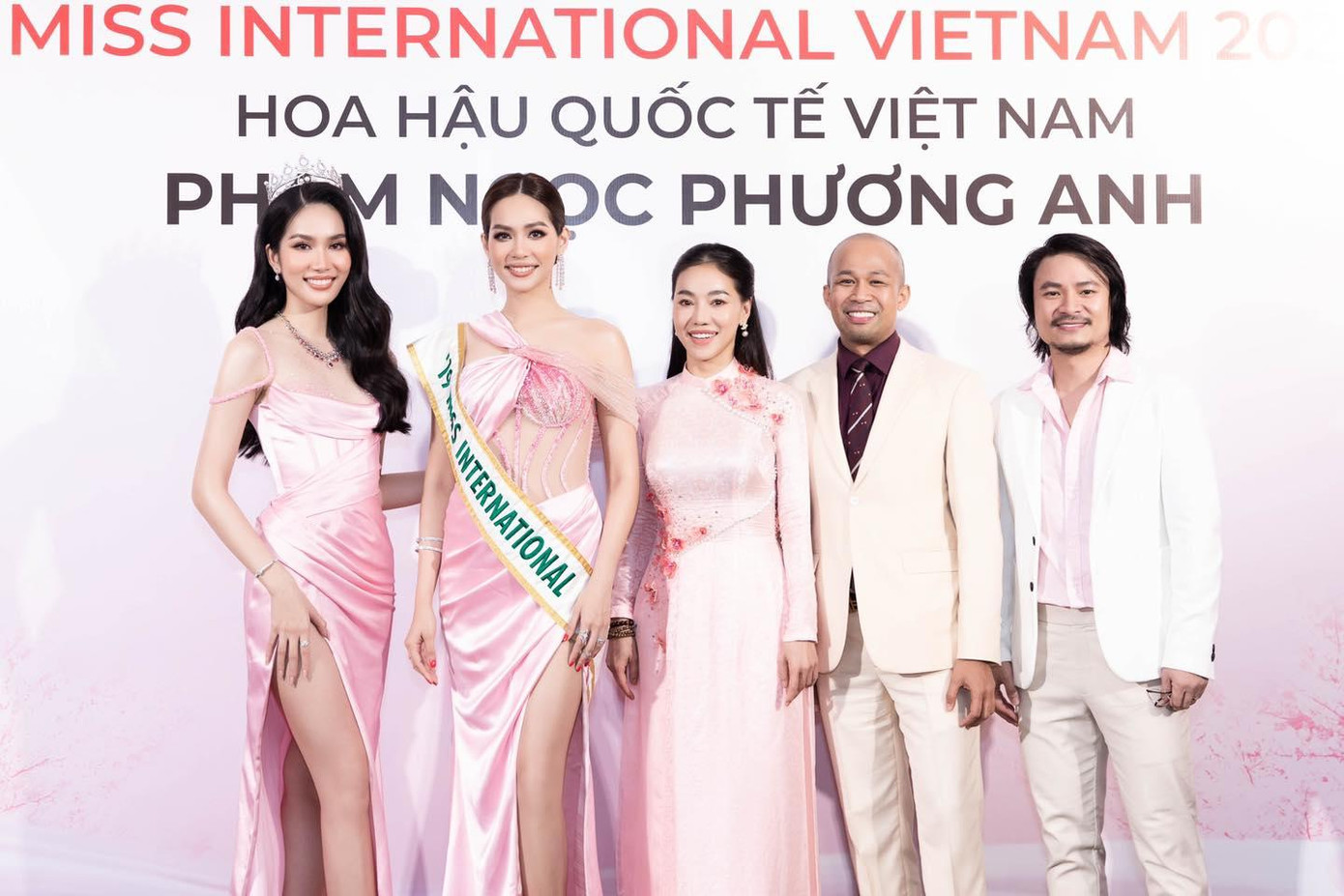 Cũng trong năm 2022, Việt Nam có vinh dự đón đương kim Hoa hậu Quốc tế 2019 Sireethorn Leearamwat và giám đốc truyền thông cuộc thi Miss International sang Việt Nam tham dự lễ trao sash cho Á hậu Phương Anh - Hoa hậu Quốc tế Việt Nam 2022.