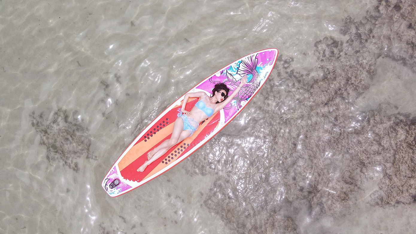 Body nóng bỏng và quyến rũ của Khánh Vi.