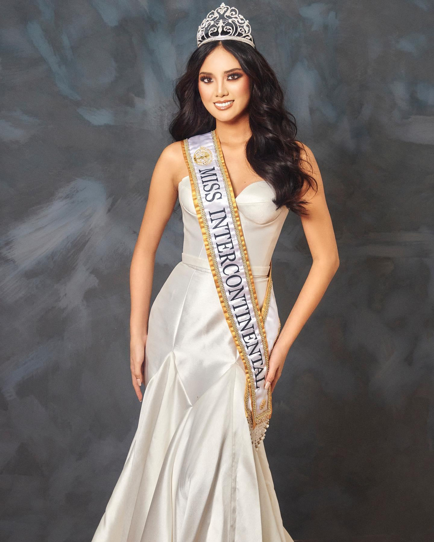 Fans sắc đẹp xôn xao thông tin đương kim Hoa hậu Liên lục địa 2021 Cinderella Obenita sẽ có chuyến công tác tại Việt Nam vào ngày 31/8 tới. Fans sắc đẹp xôn xao thông tin đương kim Hoa hậu Liên lục địa 2021 Cinderella Obenita sẽ có chuyến công tác tại Việt Nam vào ngày 31/8 tới.