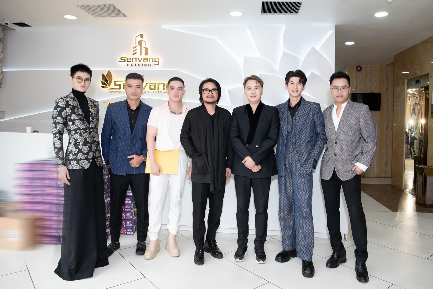 Các nhà thiết kế đóng vai trò mentor của phần thi Trang phục dân tộc.