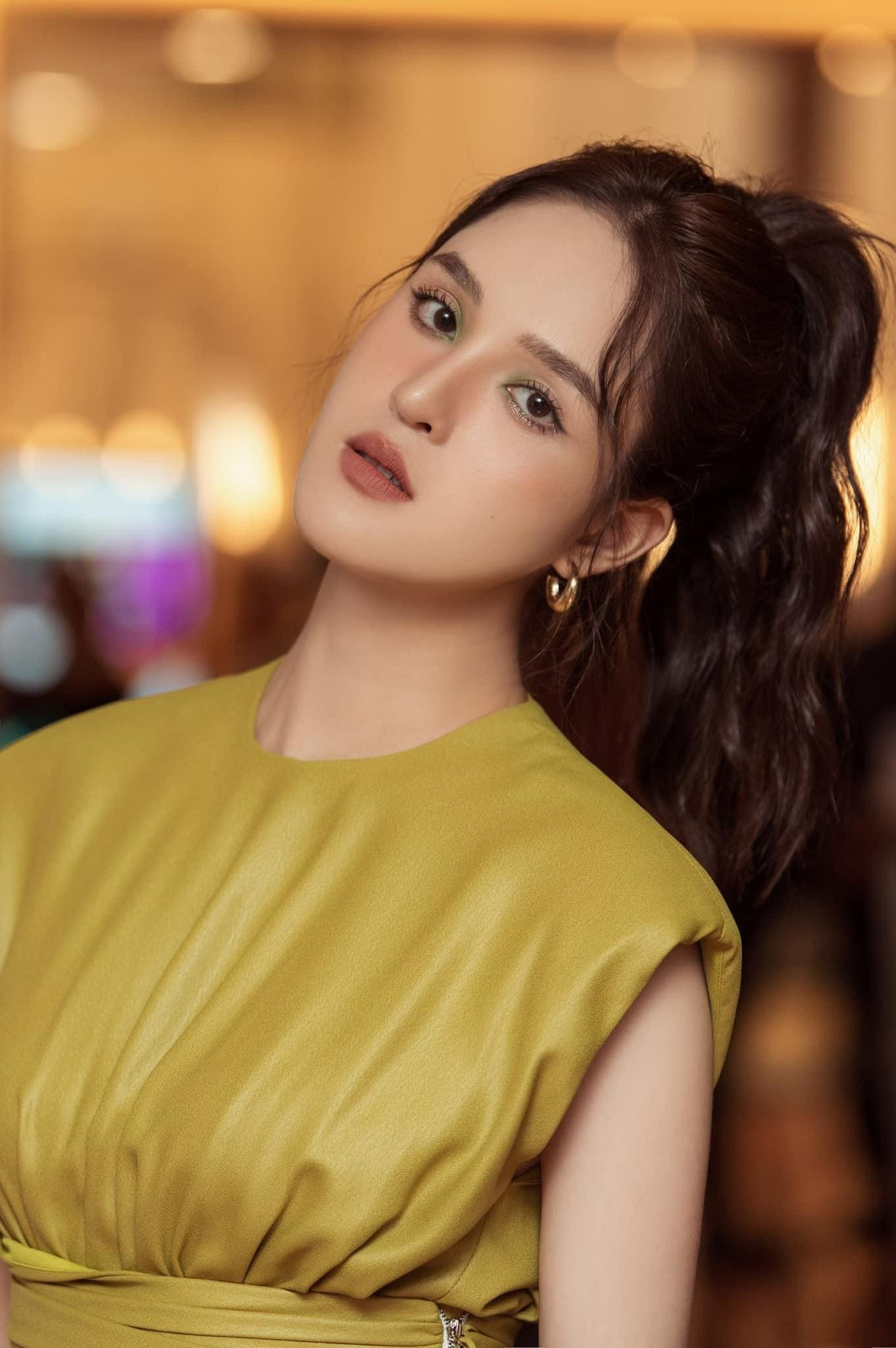 Nhan sắc của gái một con ngày càng sành điệu và quyến rũ.