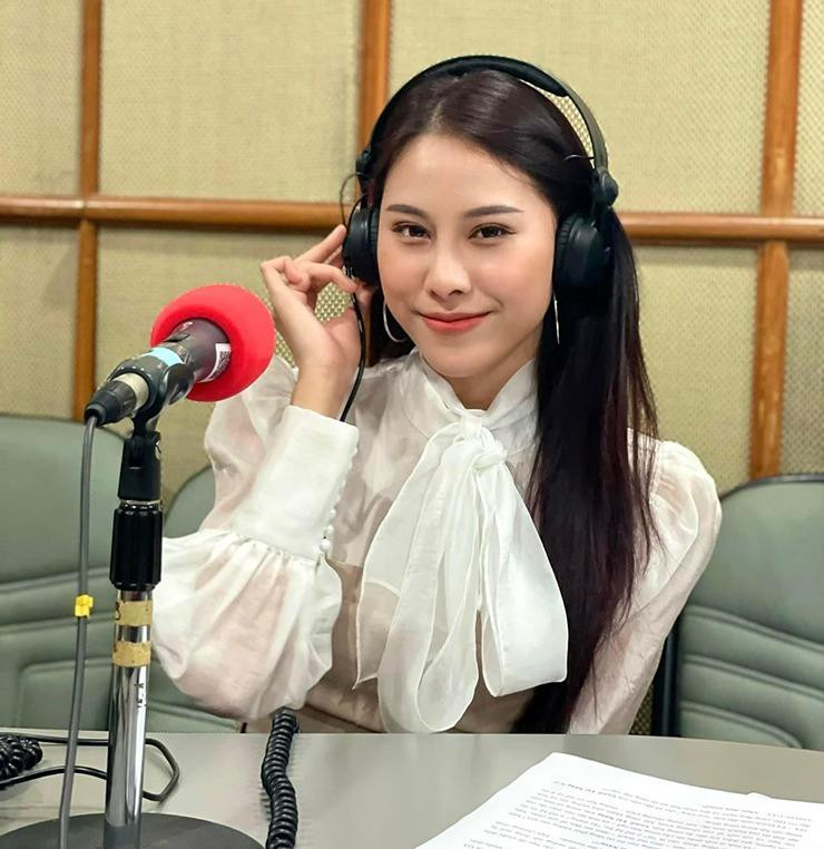 Hiện tại Vi Anh đang là một biên đạo múa, vũ công và MC song ngữ tại Hà Nội.