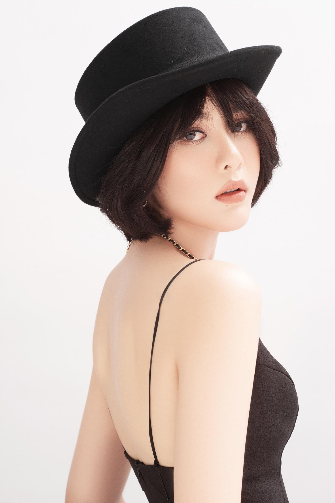 Mới đây, Hồng Diễm đã tham gia cuộc thi Hoa Hậu Các Dân Tộc Việt Nam 2022 và dừng chân ở top 5 đồng thời giành giải Người đẹp truyền thông.