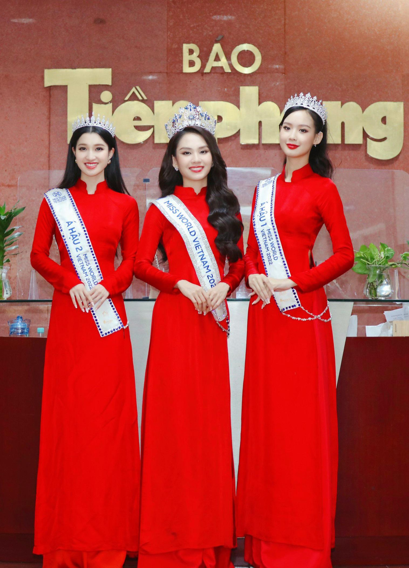 Chiều 24/8, Hoa hậu Huỳnh Nguyễn Mai Phương, Á hậu 1 Lê Nguyễn Bảo Ngọc và Á hậu 2 Nguyễn Phương Nhi đã có mặt tại Hà Nội để tham dự buổi giao lưu với độc giả báo Tiền Phong. Đây cũng là lần đầu tiên top 3 Miss World Vietnam 2022 ghé thăm thủ đô sau khi đăng quang. Chiều 24/8, Hoa hậu Huỳnh Nguyễn Mai Phương, Á hậu 1 Lê Nguyễn Bảo Ngọc và Á hậu 2 Nguyễn Phương Nhi đã có mặt tại Hà Nội để tham dự buổi giao lưu với độc giả báo Tiền Phong. Đây cũng là lần đầu tiên top 3 Miss World Vietnam 2022 ghé thăm thủ đô sau khi đăng quang.