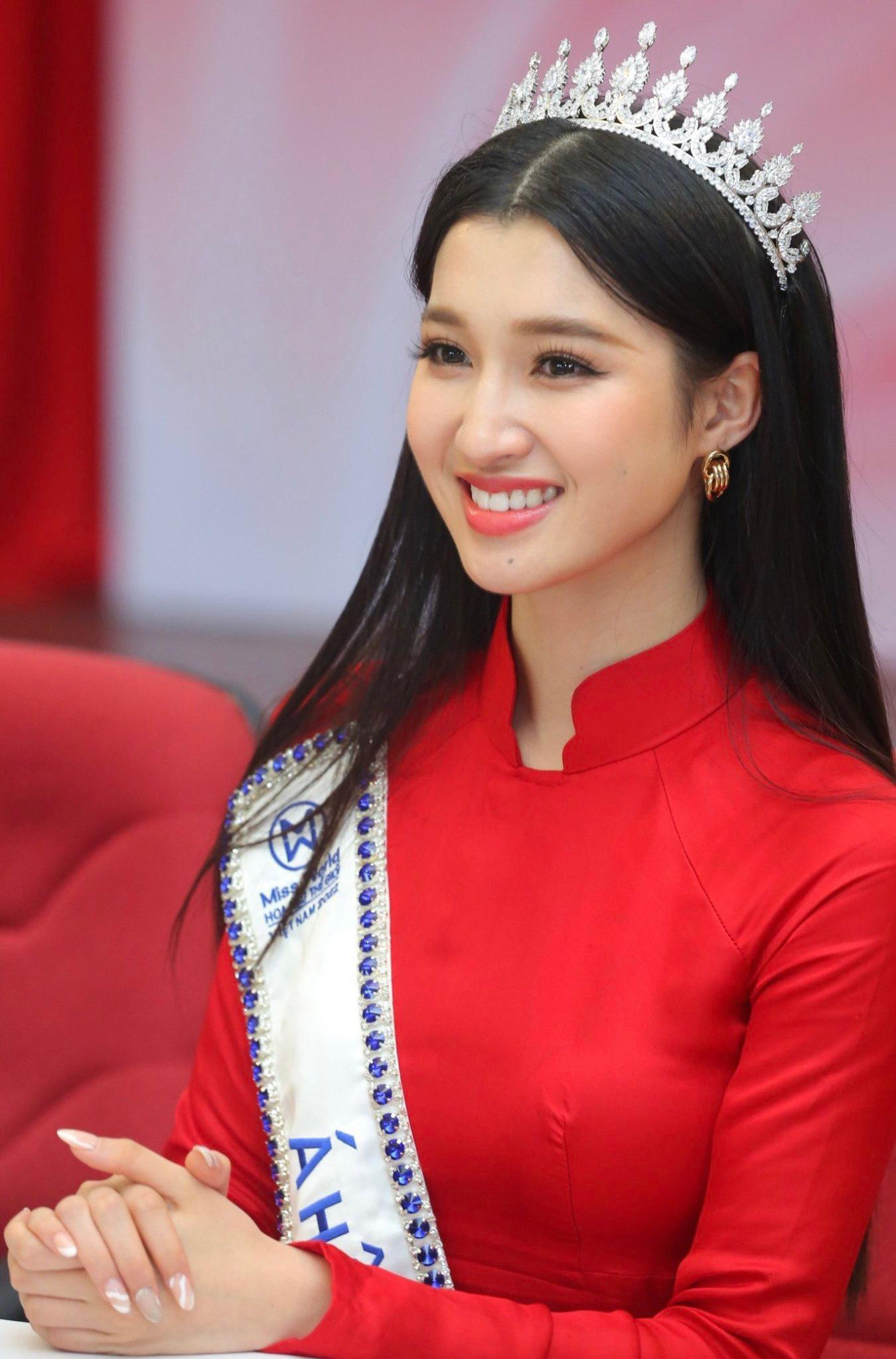 Các fans cũng mong chờ Á hậu Phương Nhi sẽ đại diện Việt Nam tham dự một cuộc thi sắc đẹp quốc tế trong thời gian tới. Các fans cũng mong chờ Á hậu Phương Nhi sẽ đại diện Việt Nam tham dự một cuộc thi sắc đẹp quốc tế trong thời gian tới.