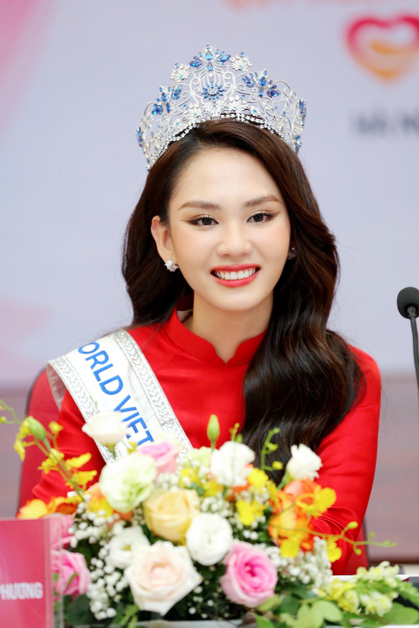 Hoa hậu Mai Phương bày tỏ cảm xúc vui mừng khi cô được trở lại ngôi nhà Hoa hậu Việt Nam sau 2 năm. “Hôm nay Mai Phương rất vui, tự hào vì được chào đón trong không khí nồng ấm của tất cả mọi người. Mai Phương và Bảo Ngọc – hai cô gái trưởng thành từ cuộc thi HHVN 2020 của báo Tiền Phong tổ chức, hai chị em đã học được rất nhiều điều” – cô nói. Hoa hậu Mai Phương bày tỏ cảm xúc vui mừng khi cô được trở lại ngôi nhà Hoa hậu Việt Nam sau 2 năm. “Hôm nay Mai Phương rất vui, tự hào vì được chào đón trong không khí nồng ấm của tất cả mọi người. Mai Phương và Bảo Ngọc – hai cô gái trưởng thành từ cuộc thi HHVN 2020 của báo Tiền Phong tổ chức, hai chị em đã học được rất nhiều điều” – cô nói.