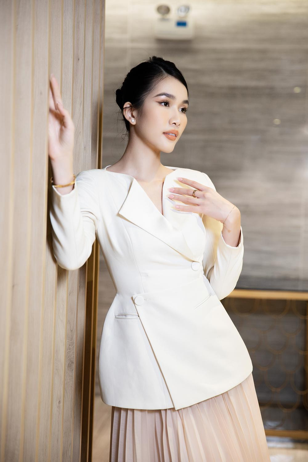 Nàng hậu chia sẻ về chủ đề du lịch bằng tiếng Anh.