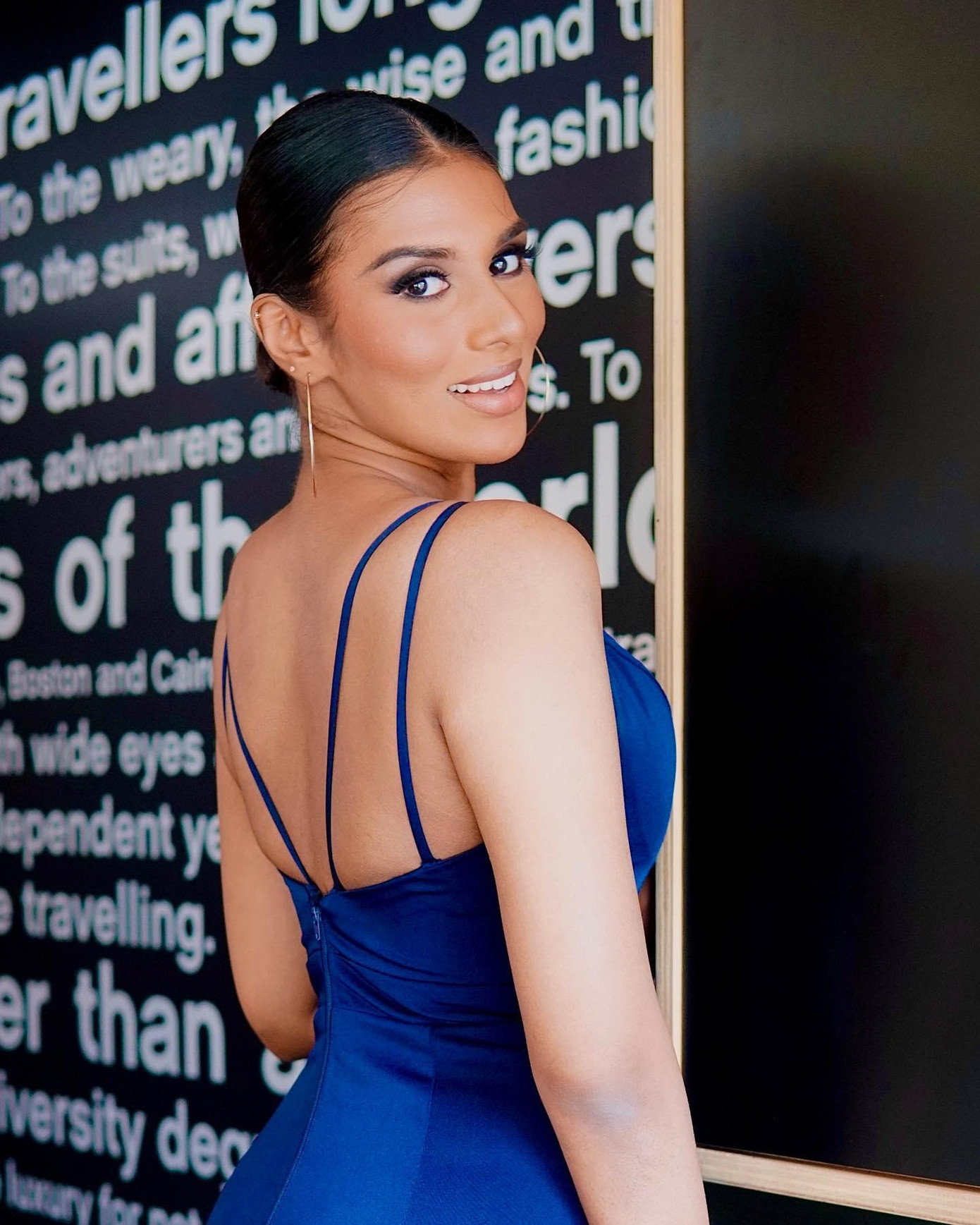 Jeevasheny Anang sở hữu chiều cao 1m72 cùng gương mặt lai Tây đầy hiện đại, cá tính cũng như một body đầy đặn, nóng bỏng.