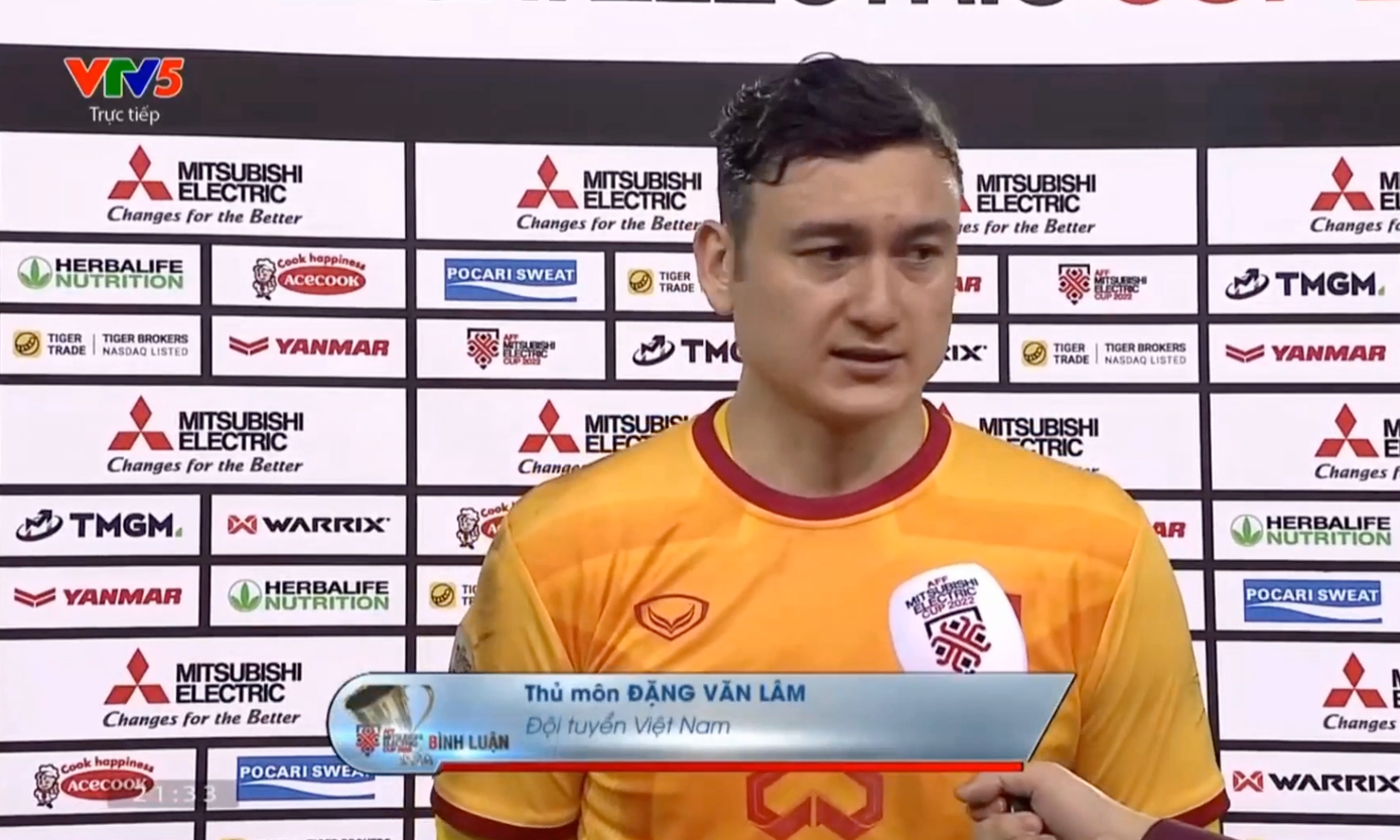 Thủ môn Đặng Văn Lâm trả lời truyền thông sau trận đấu. Thủ môn Đặng Văn Lâm trả lời truyền thông sau trận đấu.