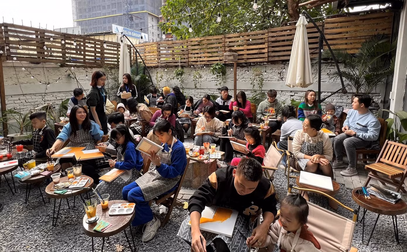Các gia đình tham gia workshop Dưới hiên nhà.