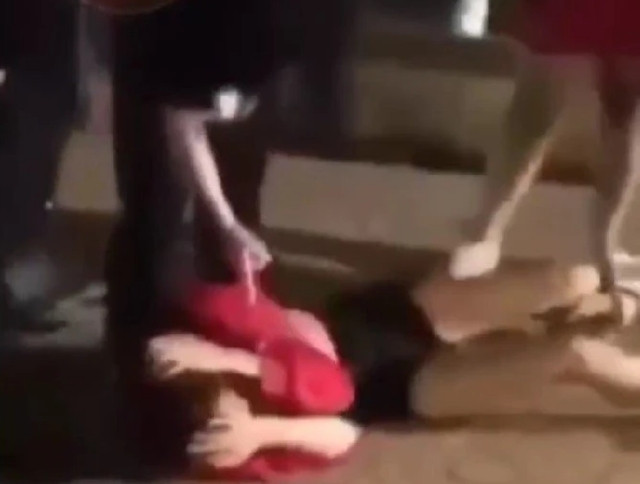 (Ảnh cắt từ clip) (Ảnh cắt từ clip)